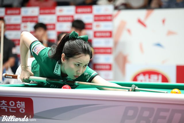 2세트 여자복식에 김가영과 함께 투입된 김진아는 4점을 득점하며 승리를 뒷받침했다.