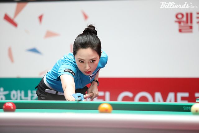 395일 만에 PBA 팀리그 6세트에서 승리를 거둔 차유람(휴온스)이 스롱 피아비(우리금융캐피탈)과 연이어 6세트 승부를 벌인다.&nbsp; 사진=고양/이용휘 기자