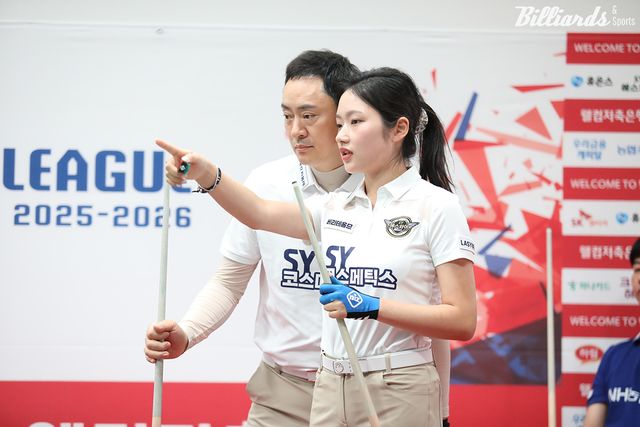 에스와이의 4세트 혼합복식에서 이틀 연속 호흡을 맞춘 황득희-한지은.