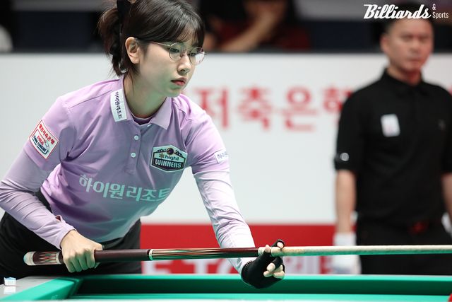 2세트 여자복식에서 활약한 이미래(하이원리조트).