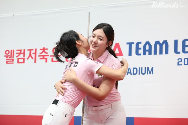 2세트 여자복식을 승리하고 기뻐하는 에스와이 이우경과 권발해.&nbsp;사진=고양/이용휘 기자