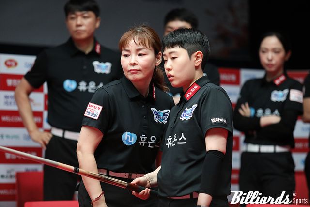 2세트에 출전한 김세연과 이신영.