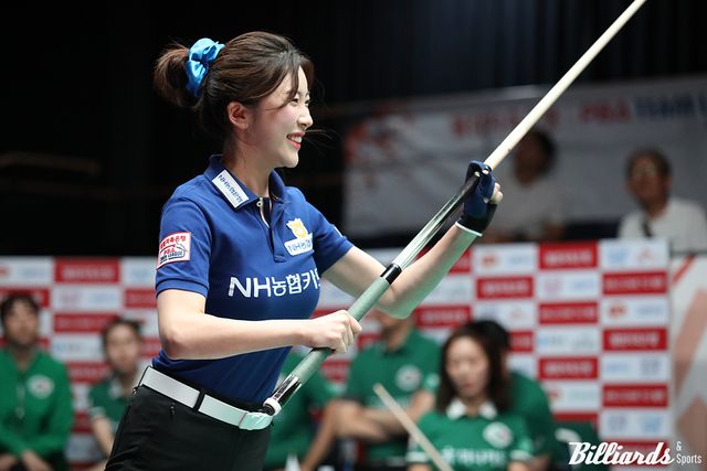 6세트 여자단식에서 김가영을 꺾는 순간에 정수빈이 기뻐하고 있다.&nbsp;