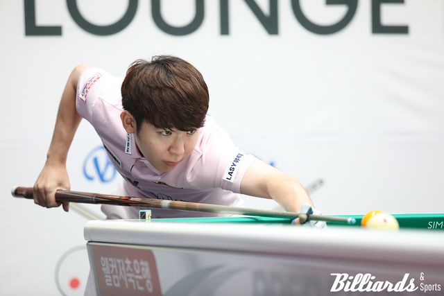 3세트에서 최성원에게 9:12로 지고 있던 모리는 15:12로 역전승을 거뒀다.