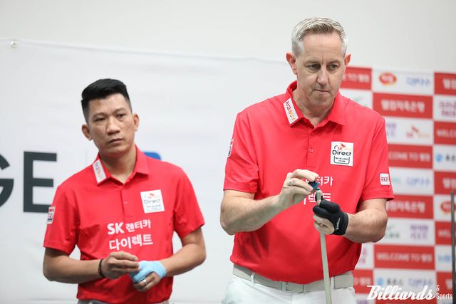 1세트에 퍼펙트큐를 친 SK렌터카 에디 레펀스와 응오딘나이.