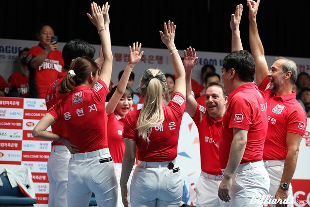 웰컴저축은행은 풀 세트 승리를 거두면서 하나카드와 승점2 차이로 거리가 벌어졌다.&nbsp;&nbsp;사진=고양/이용휘 기자