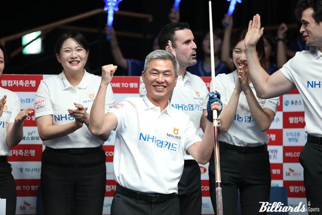 3세트 남자단식에서 승리한 NH농협카드 마민껌(베트남).