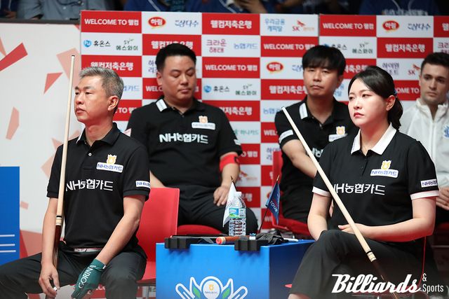 4세트에 출전한 마민껌-김민아(NH농협카드)는 당구대 앞에 설 기회 조차 얻지 못했다.