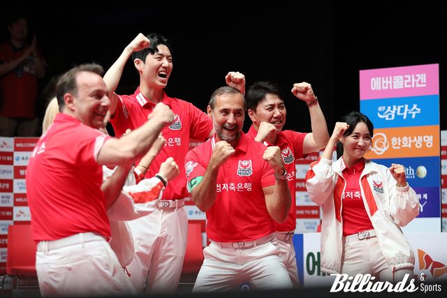 '야인시대 세리머니'로 우승을 축하하는 웰컴저축은행. 사진=고양/이용휘 기자