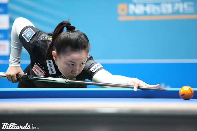 '베트남 특급' 응우옌호앙옌니(에스와이)가 LPBA 3차 투어 64강전에서 '캄보디아 특급' 스롱 피아비(우리금융캐피탈)에 도전한다. 두 선수는 2년 3개월 만에 다시 만나 32강 진출을 놓고 승부를 벌인다.&nbsp; 사진=고양/이용휘 기자, 빌리어즈앤스포츠 DB