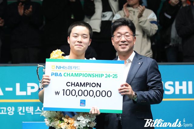 지난 시즌 NH농협카드 PBA 챔피언십에서 첫 우승을 차지한 김영원. 사진=이용휘 기자