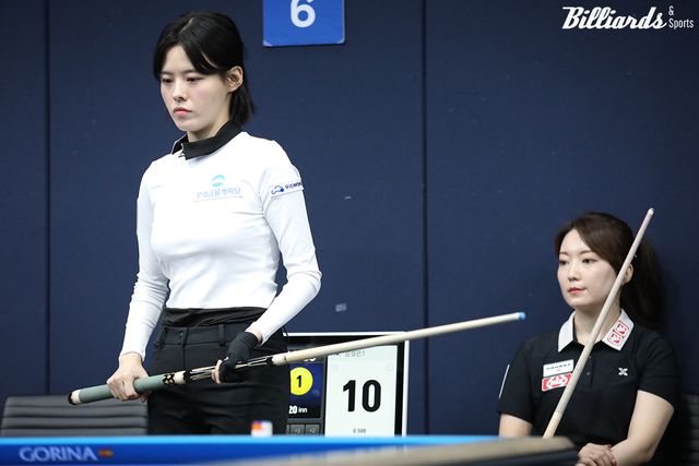 서한솔(우리금융캐피탈)과 김성은1의 64강 경기 장면.