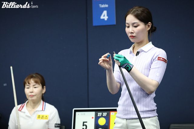 강유진은 '전 3쿠션 세계챔피언' 이신영(휴온스)을 64강에서 꺾고 32강에 진출했다.