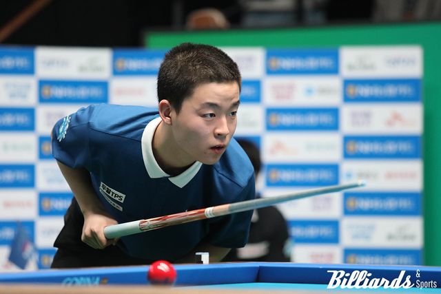 준결승전에서 다비드 마르티네스를 이긴 김영원은 결승에서 오태준을 꺾고 프로당구 첫 우승 트로피를 차지했다.