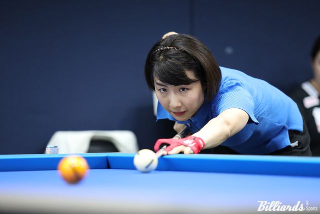 김보라를 꺾고 32강에 진출한 김보름.