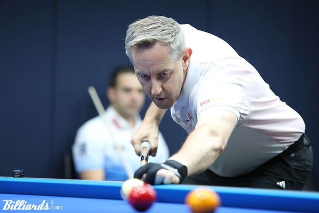 에디 레펀스(SK렌터카)는 이강욱의 도전을 3-0으로 뿌리치고 64강에 진출했다.