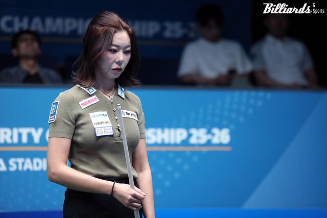 김가영은 위기의 순간에 상대 실수를 파고들어 끝내 두 세트를 역전하며 승리를 거뒀다.