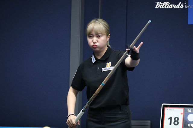 NH농협카드 황민지는 첫 타석에서 뱅크 샷 3방을 포함해 하이런 11점을 득점했다.