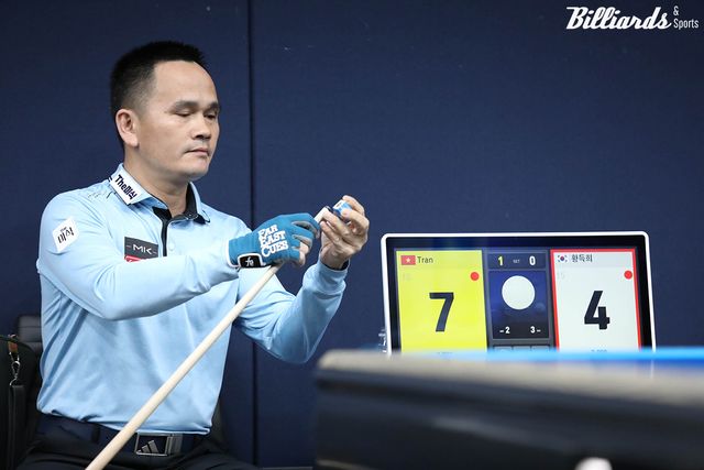 황득희(에스와이)를 3-0으로 꺾은 쩐득민(하림).