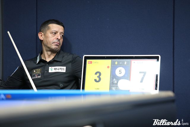 이번 시즌 PBA 투어 개막전 우승자 무라트 나지 초클루(하나카드)와 2차 투어 우승자 다비드 마르티네스(크라운해태)가 뱅크 샷의 덫에 걸려 64강에서 모두 패해 탈락했다.&nbsp; 사진=고양/이용휘 기자