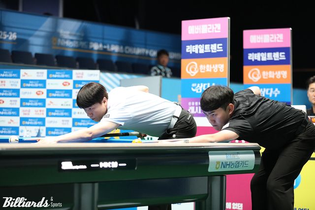 최성원 vs 김준태의 PBA 첫 승부 뱅킹 장면.