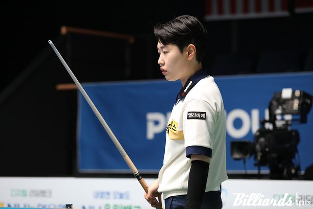 한지은과 16강전 대결을 벌이고 있는 김세연.