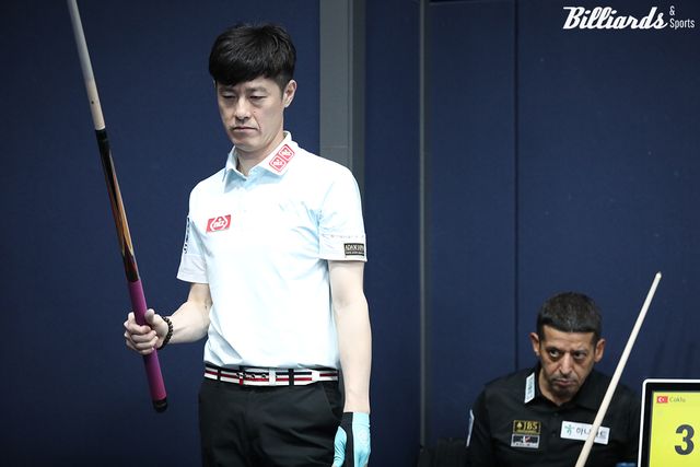 김임권은 1점씩 점수를 차곡차곡 쌓은 반면에 초클루는 뱅크 샷을 계속 시도하며 기회를 노렸다.