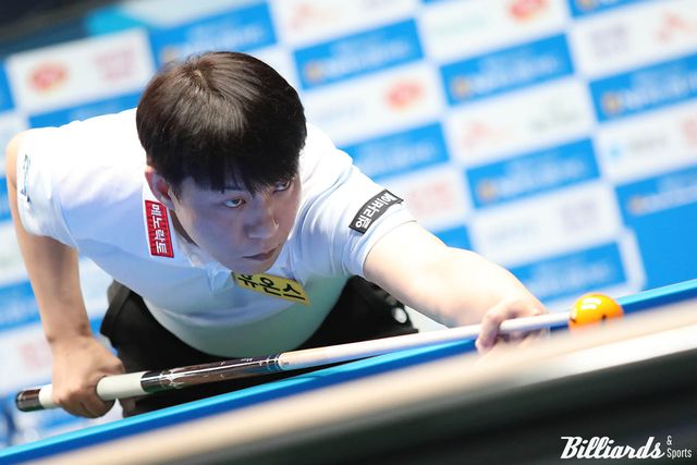 최성원(휴온스)이 3차 투어에서 처음 대결한 김준태(하림)를 상대로 애버리지 3.75의 맹타를 휘두르며 3-0의 완승을 거뒀다. 사진=고양/이용휘 기자