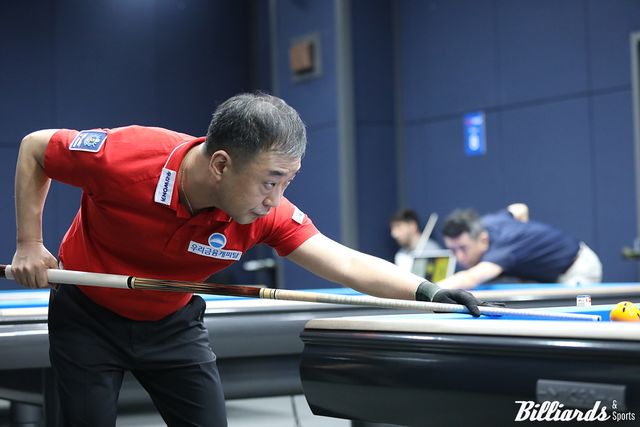 엄상필(우리금융캐피탈)이 베트남과 응우옌꾸옥응우옌(하나카드)을 상대로 드라마틱한 연승 행진을 이어가며 3차 투어 16강에 진출했다.&nbsp; 사진=고양/이용휘 기자