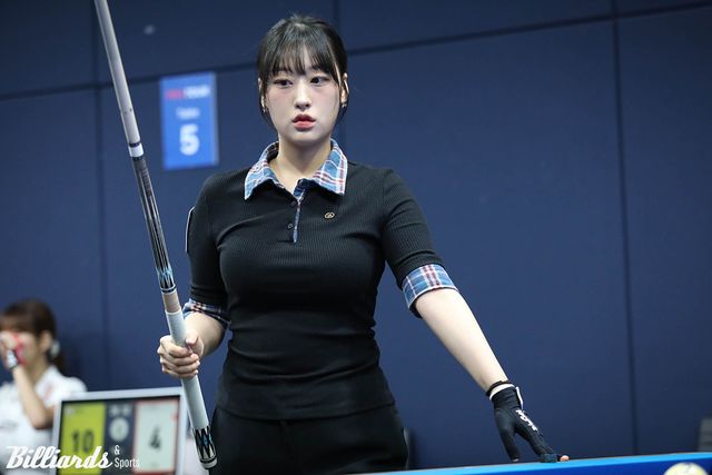 장가연(21)이 32강의 벽에 재도전한다. 1일 오전 11시에 열린 4차 투어 예선 2라운드에서 장가연은 20이닝 만에 25:9로 박수현에게 승리하고 64강에 올랐다.&nbsp; 사진=고양/이용휘 기자, 빌리어즈앤스포츠 DB