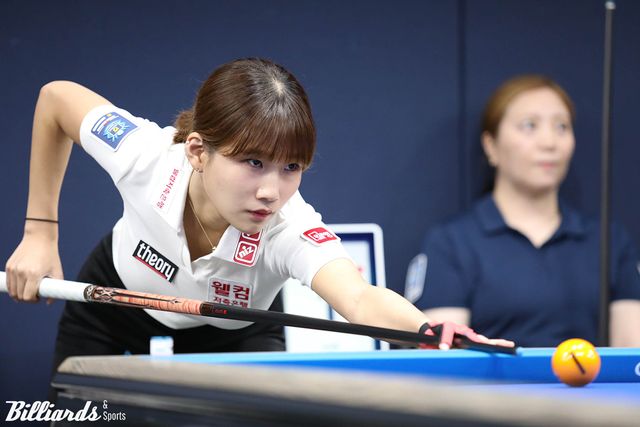 용현지(웰컴저축은행)가 1일 열린 4차 투어 PQ에서 애버리지 1.250으로 승리를 거두고 64강에 진출, 이우경(에스와이)과 32강행을 다툰다.&nbsp; 사진=고양/이용휘 기자, 빌리어즈앤스포츠 DB&nbsp;