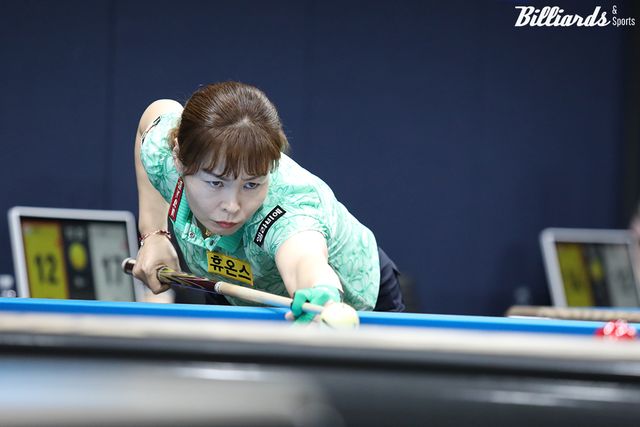 이신영(휴온스)은 오수정을 19:17, 2점 차로 꺾고 32강에 진출했다.