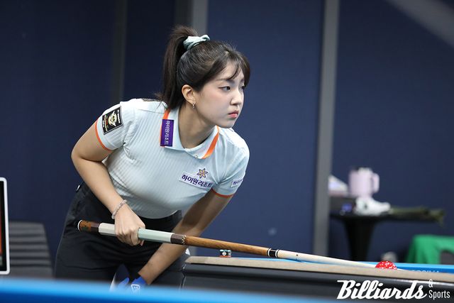 전지우는 같은 팀 동료 임경진을 제압하고 32강에 올랐다.