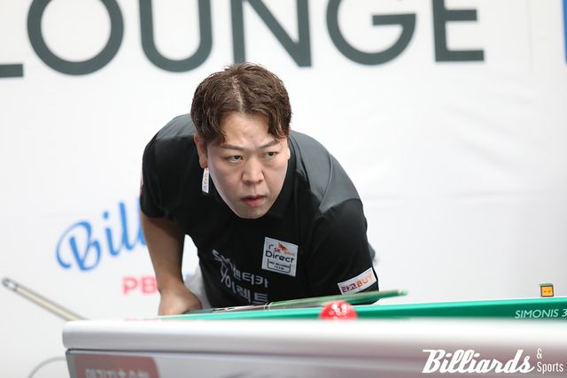 3세트에 출전해 하림 주장 김준태를 꺾고 1승을 보탠 SK렌터카의 주장 강동궁.