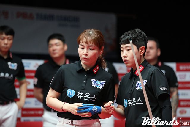 2세트 여자 복식에서 호흡을 맞춘 이신영과 김세연(이상 휴온스).&nbsp; 사진=고양/이용휘 기자&nbsp;