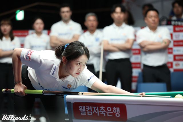 김민아(NH농협카드)는 6세트에서 스롱 피아비(우리금융캐피탈)에게 승리해 3-3 동점을 만들었다.