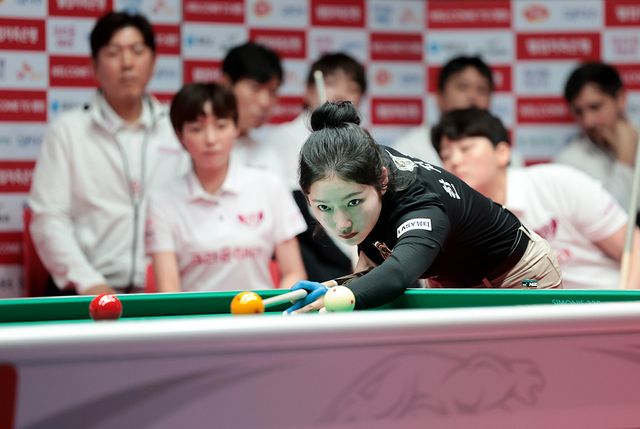 한지은(에스와이)이 2세트서 '9득점 원맨쇼'를 펼친 에스와이가 크라운해태를 4-1로 꺾고 3라운드 첫 승리를 거뒀다.&nbsp; 사진=PBA 제공