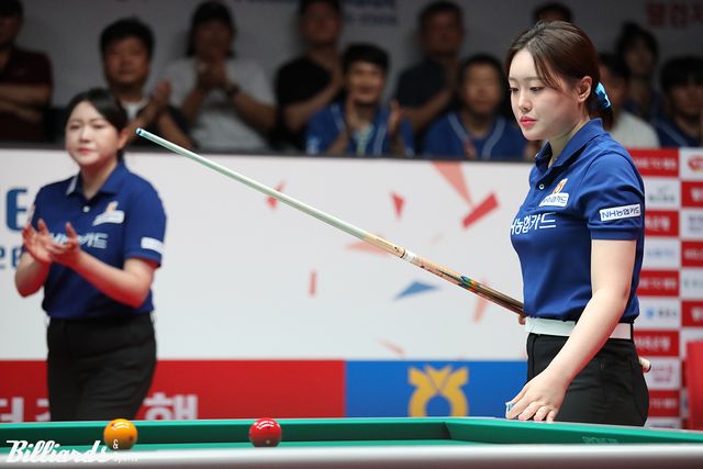 2세트와 4세트 복식전 2승을 거둔 NH농협카드 김보미.