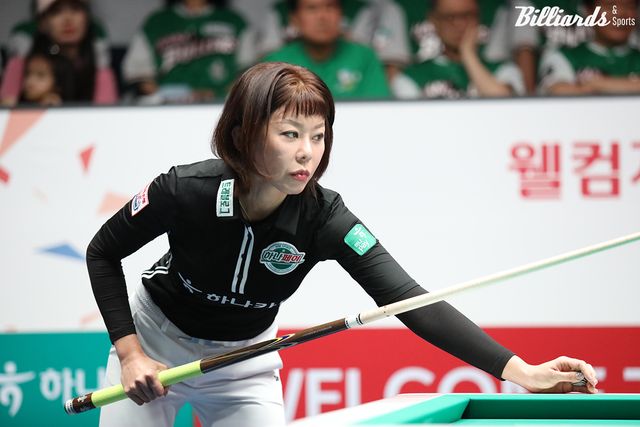 김예은(웰컴저축은행)에게 6세트 단식전을 승리한 김가영(하나카드).