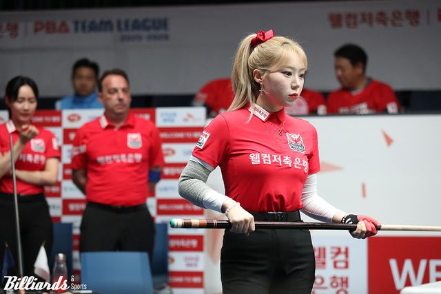 김예은은 이번 시즌 1라운드에서 김가영을 6세트에 9:4로 꺾으며 팀의 4-3 승리를 견인했다.