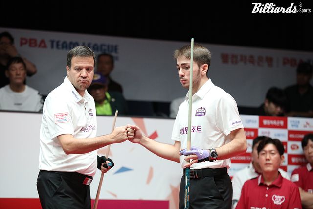 1세트 남자복식을 승리한 하이원리조트의 륏피 체네트(왼쪽)와 부라크 하샤시(오른쪽).