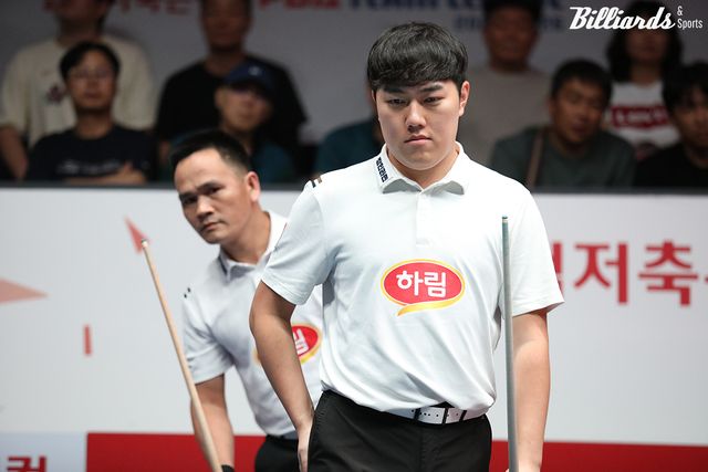 1세트 남자복식에서 승리한 하림의 김준태-쩐득민.