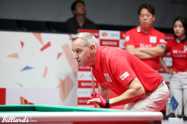 5세트를 승리해 세트스코어 3-2로 역전한 에디 레펀스(SK렌터카).