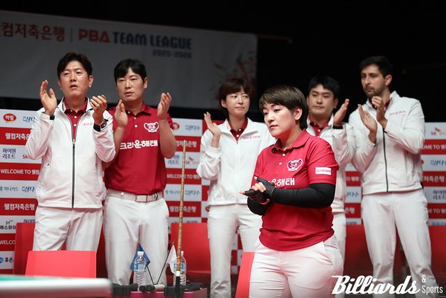 크라운해태는 1, 2, 4세트 등 복식세트에서 모두 승리하며 최고의 호흡을 과시했다.