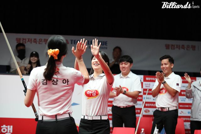 2세트를 승리한 하림 김상아와 박정현.