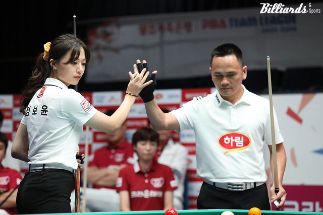 하림이 프로당구 PBA 팀리그 3라운드 5일 차 경기에서 크라운해태를 세트스코어 4-1로 꺾고 3승(2패)째를 수확했다.&nbsp; 사진=고양/이용휘 기자