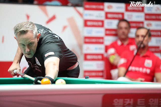 3세트 남자단식에서 세미 사이그너(웰컴저축은행)를 꺾은 SK렌터카 에디 레펀스.