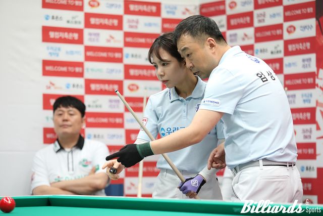 4세트에서 하나카드의 김병호-김진아를 1점 차로 물리친 엄상필-김민영(우리금융캐피탈)