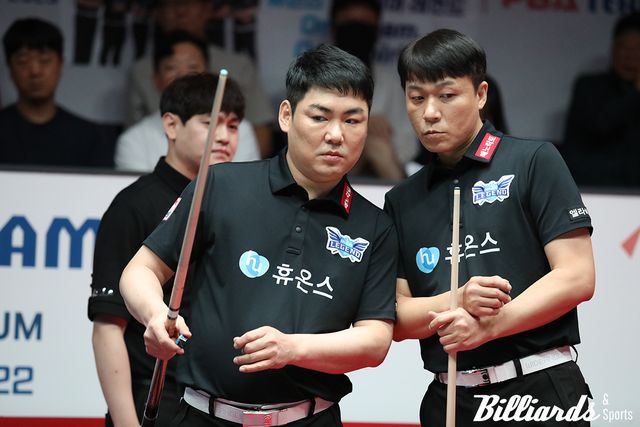 1세트에 나선 휴온스의 이상대와 최성원.