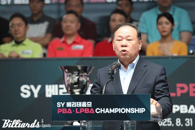 환영사를 하는 에스와이의 홍성균 부회장